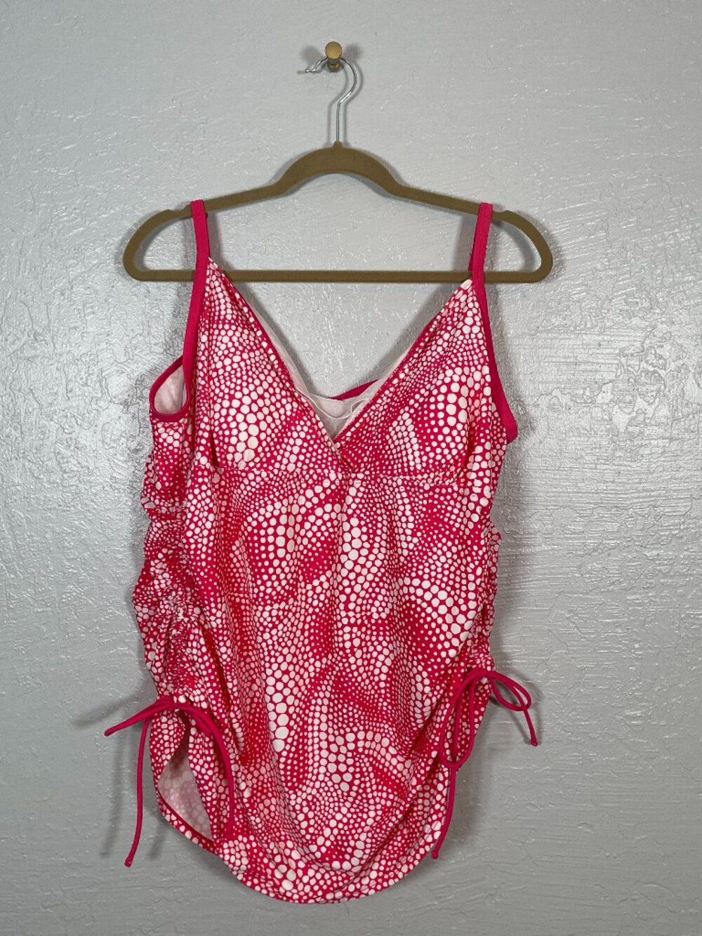 Catalina Women Plus Size 3X Red White Tankini Swim Top Ruched Sides Built in Bra